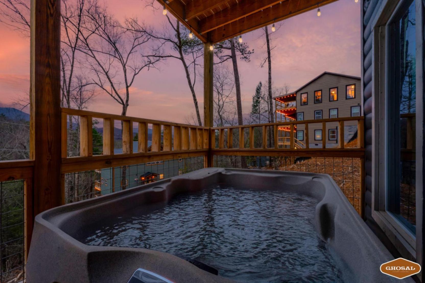 Tranquil Mountain Getaway By Ghosal Luxury Lodging Gatlinburg Bagian luar foto
